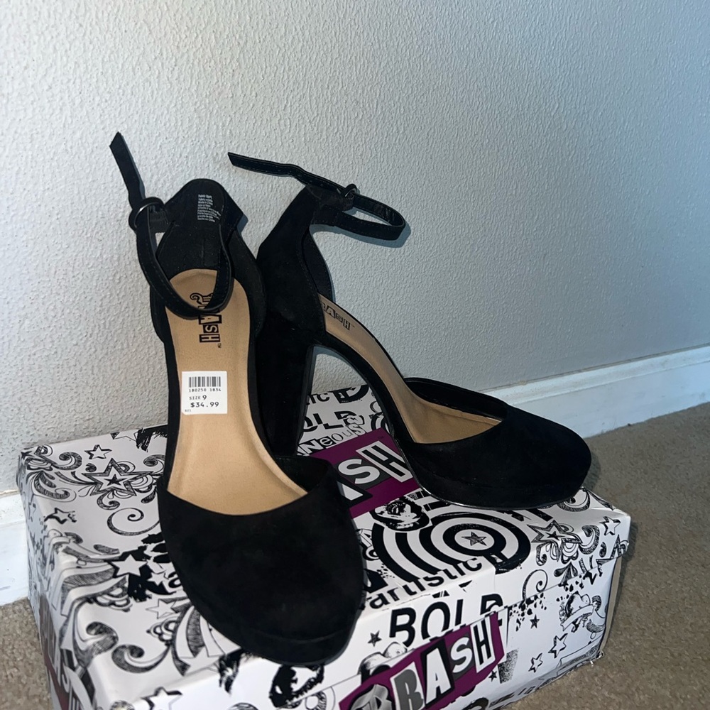 NWT Brash suede platform heels
